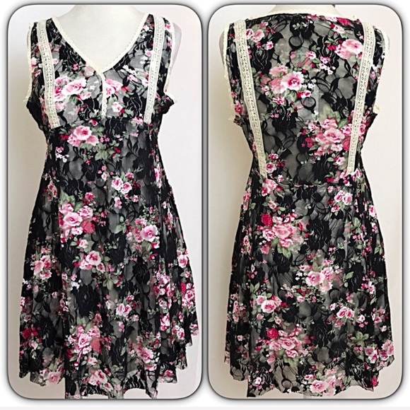 Dresses & Skirts - Gorgeous Floral Lace Slip Sleeveless Dress SML NWT